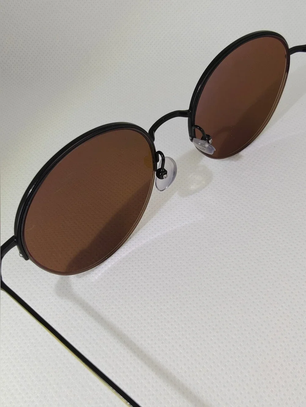 Sun Albee. Gold Classic Round Antique Gold Frame. Semi Rimless.